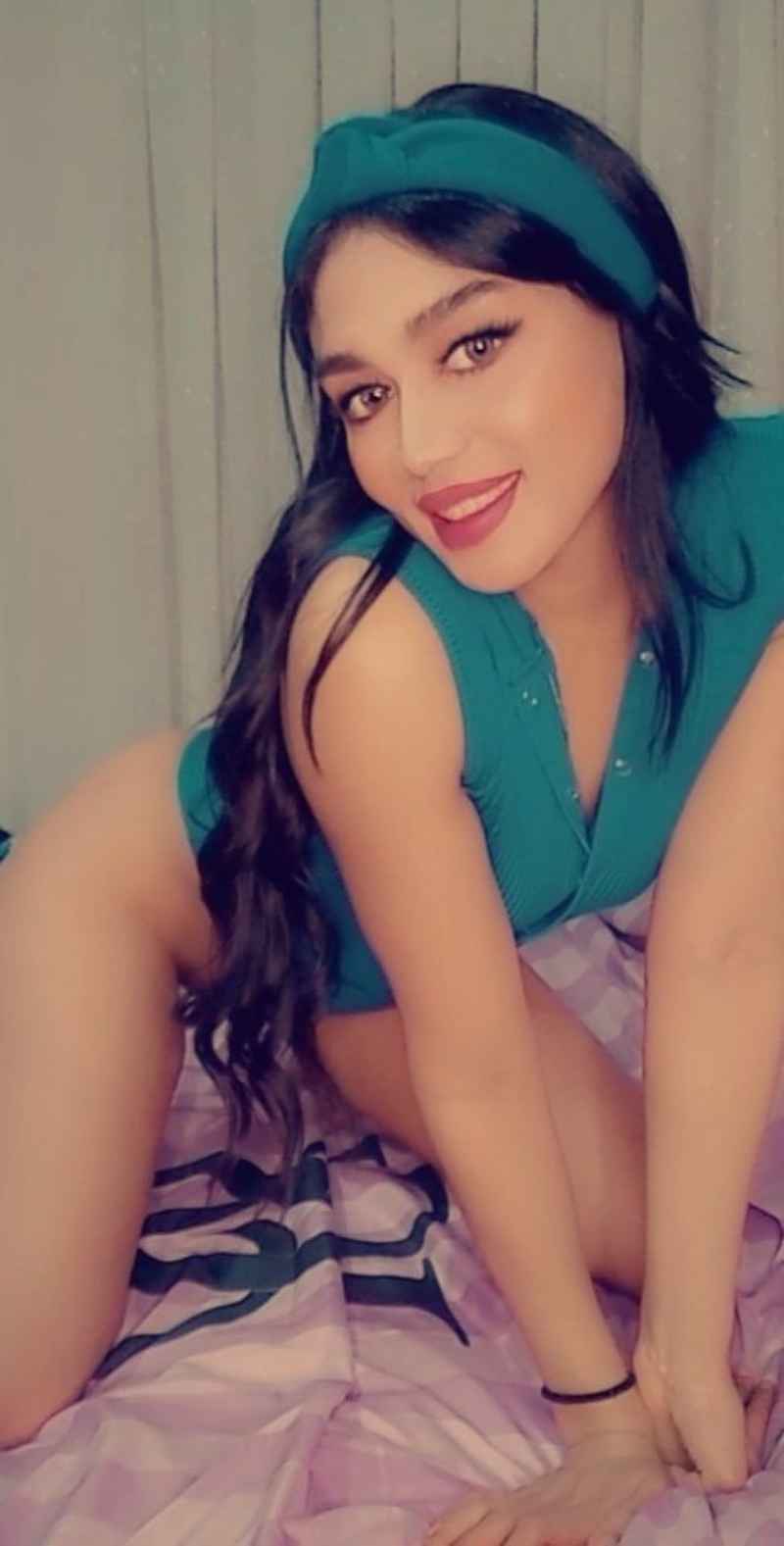 Nicole - brunette
