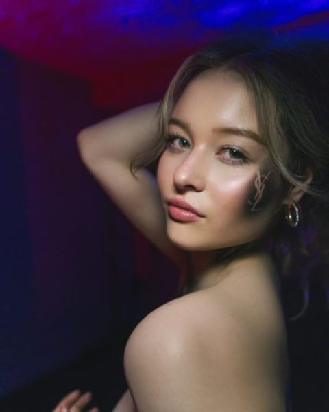 Skylar - open minded