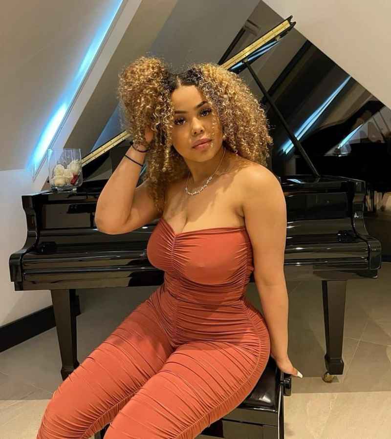 Alexia - blonde