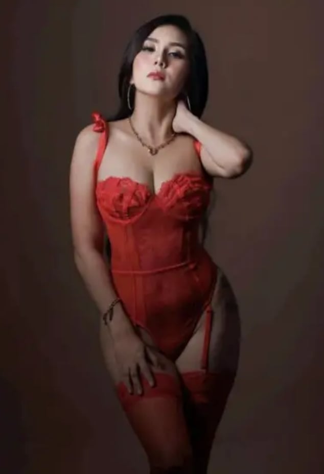 Ella - GFE