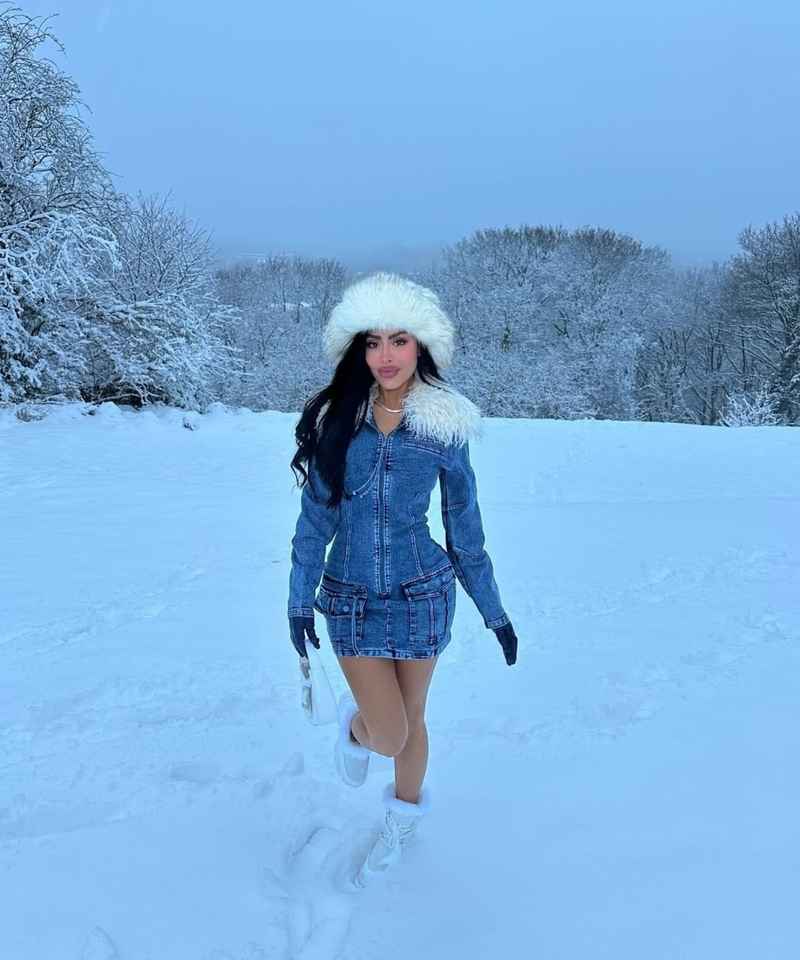 Holly - curvy