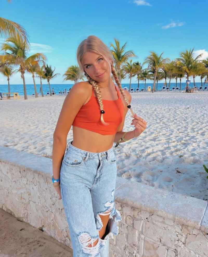 Ariah - curvy