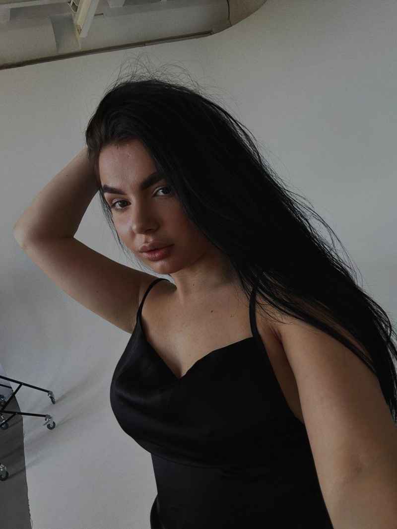 Veronique - outcall available