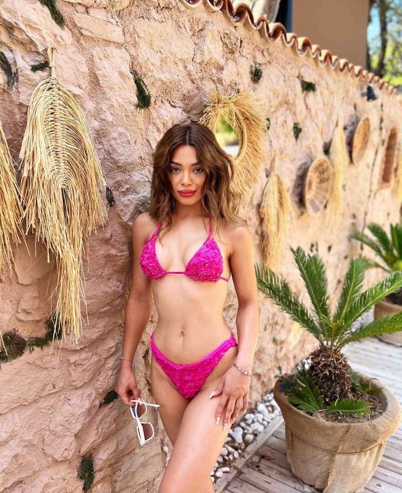 Mary - brunette