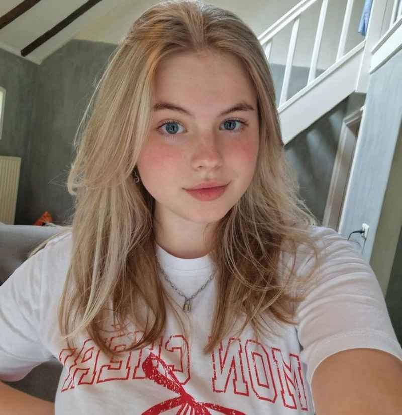 Clemence - curvy