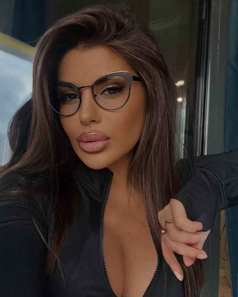 Georgia - curvy