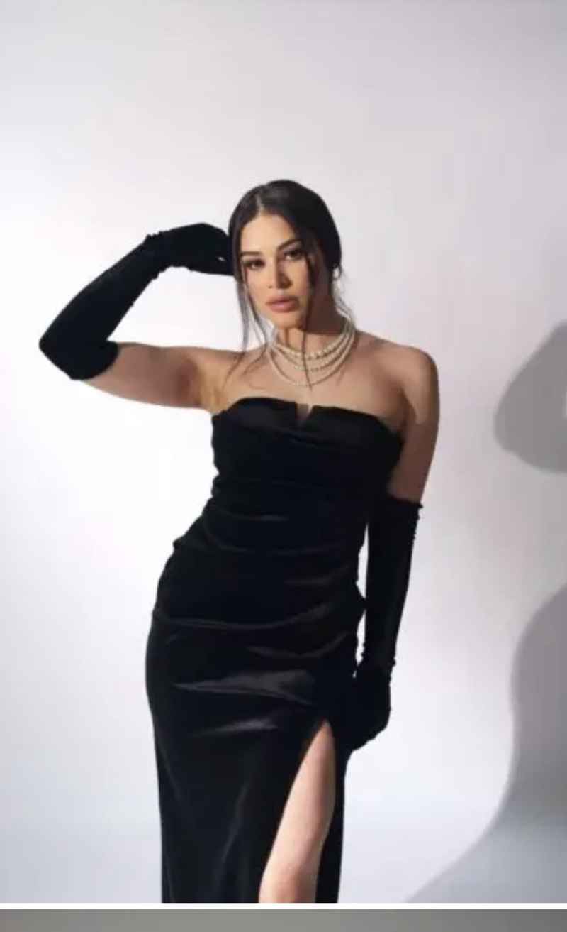 Emily - brunette
