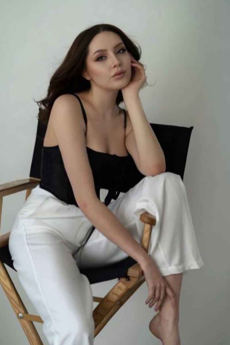 Evelyn - curvy