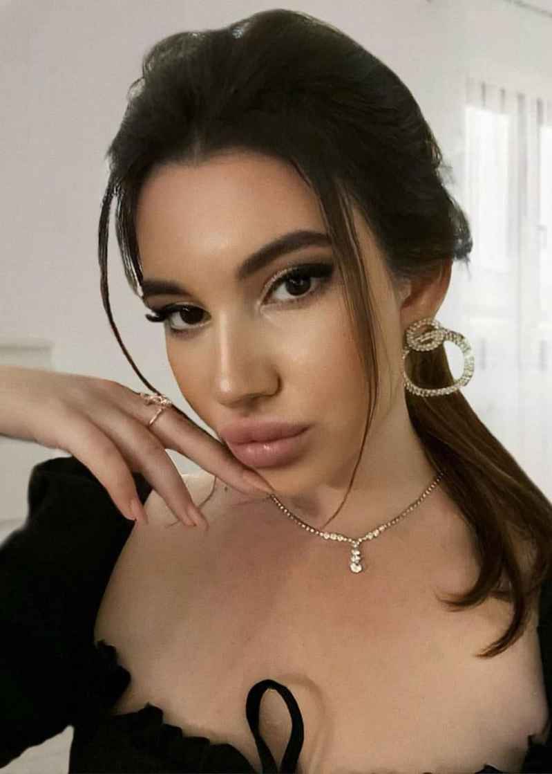 Eleanor - open minded