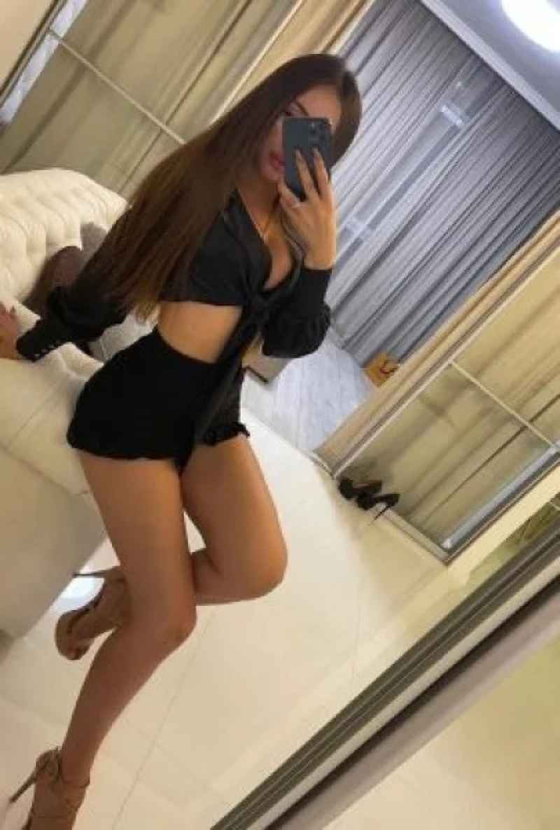 Roxane - discreet meetings