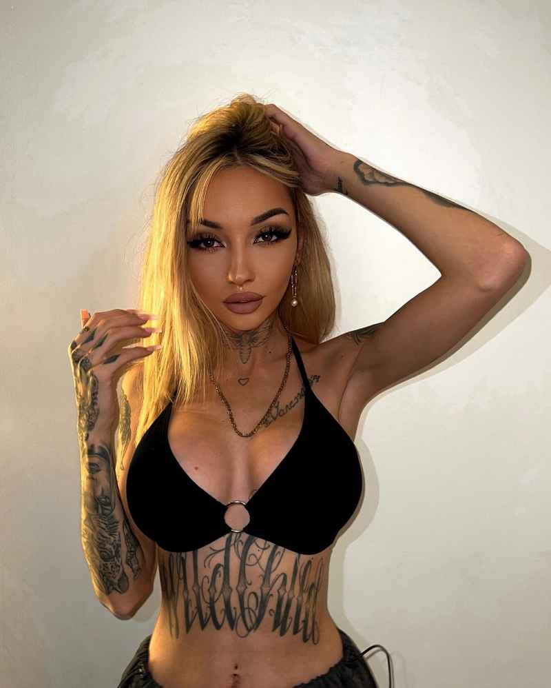 Olivia - brunette