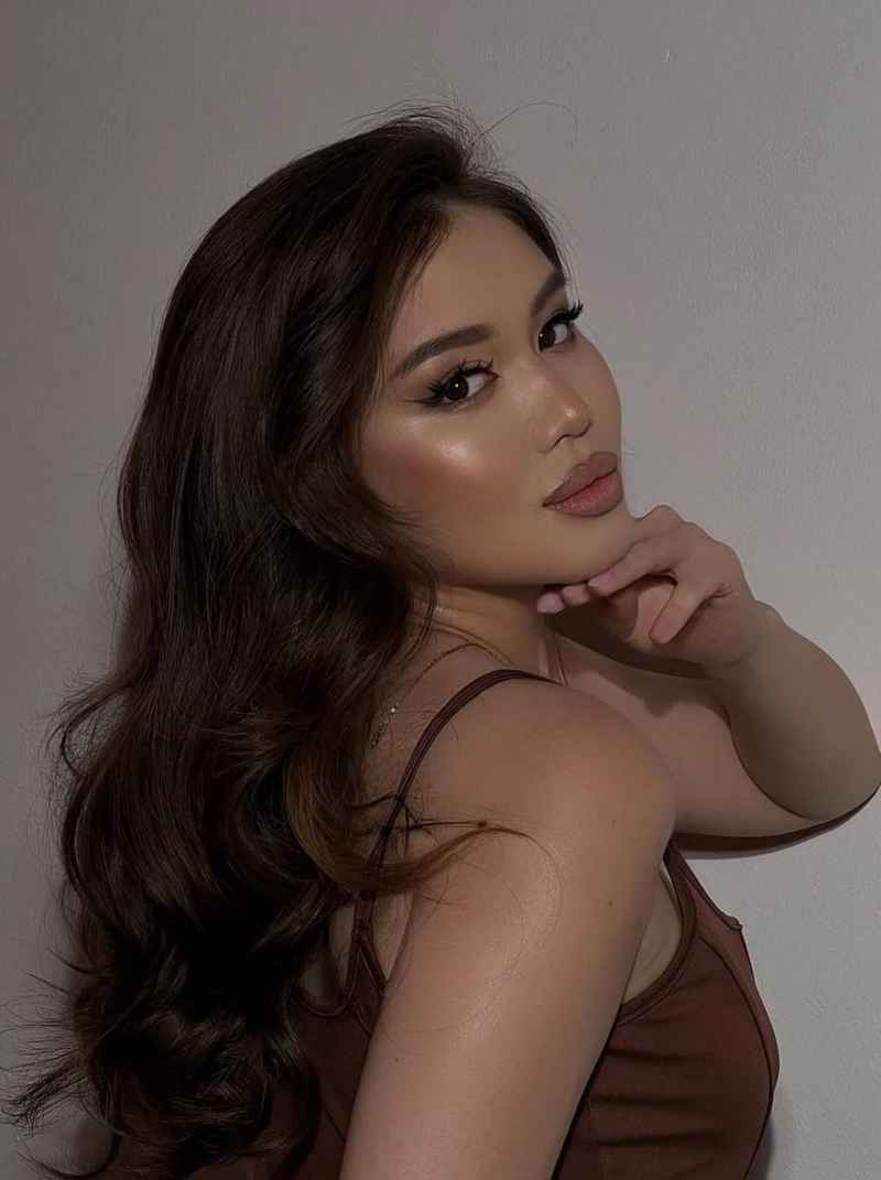 Pamela - local girl