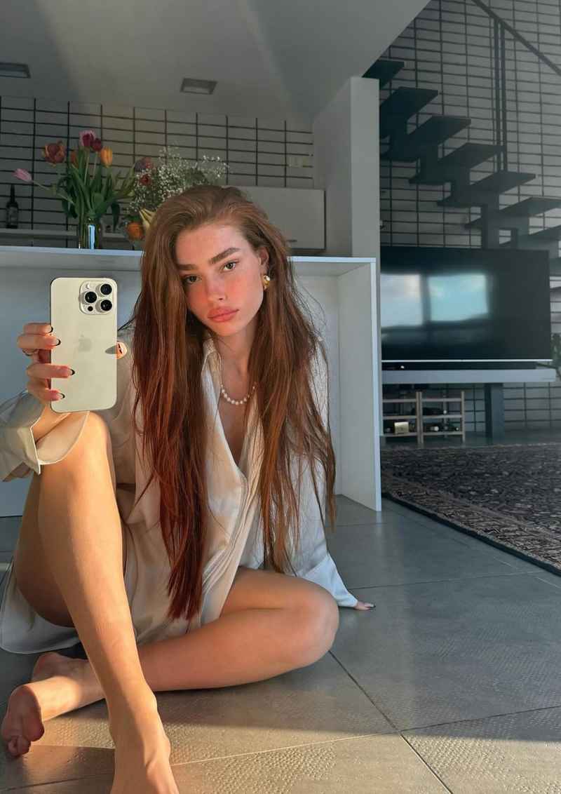 Nina - brunette