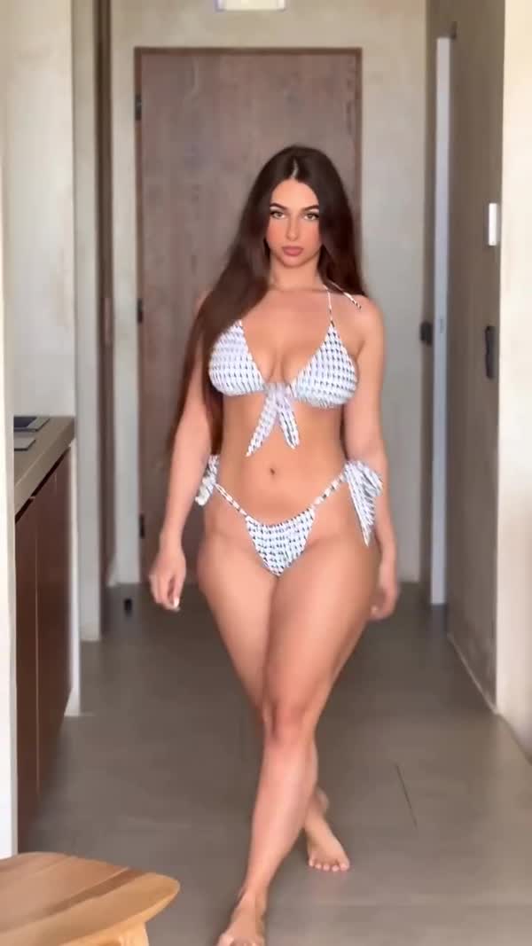Stacy - petite