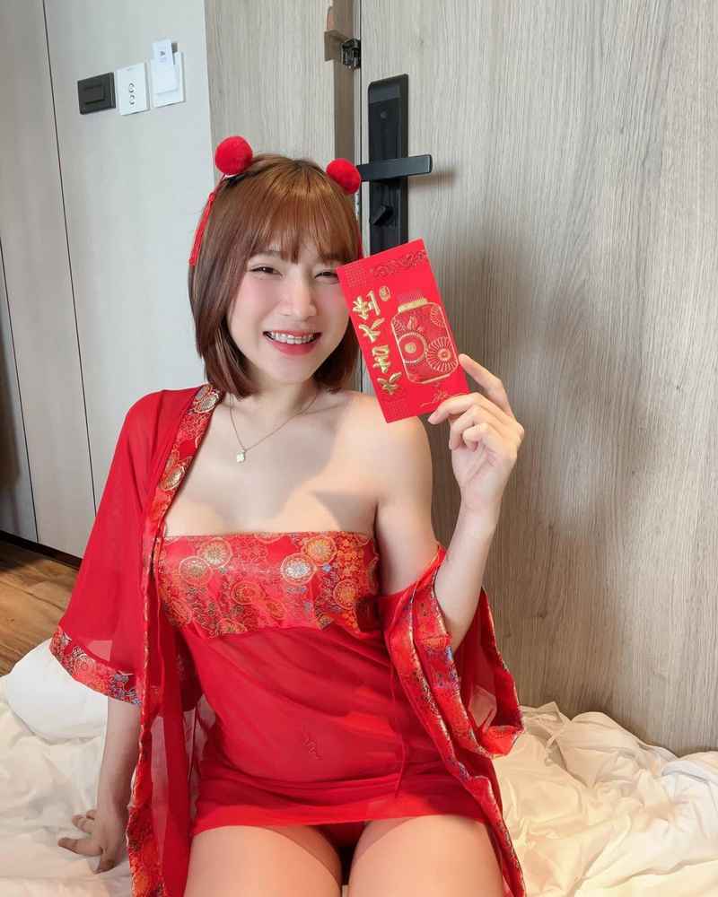 Valentine - open minded