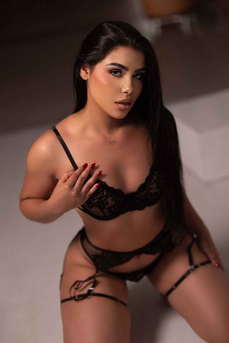 Simone - curvy