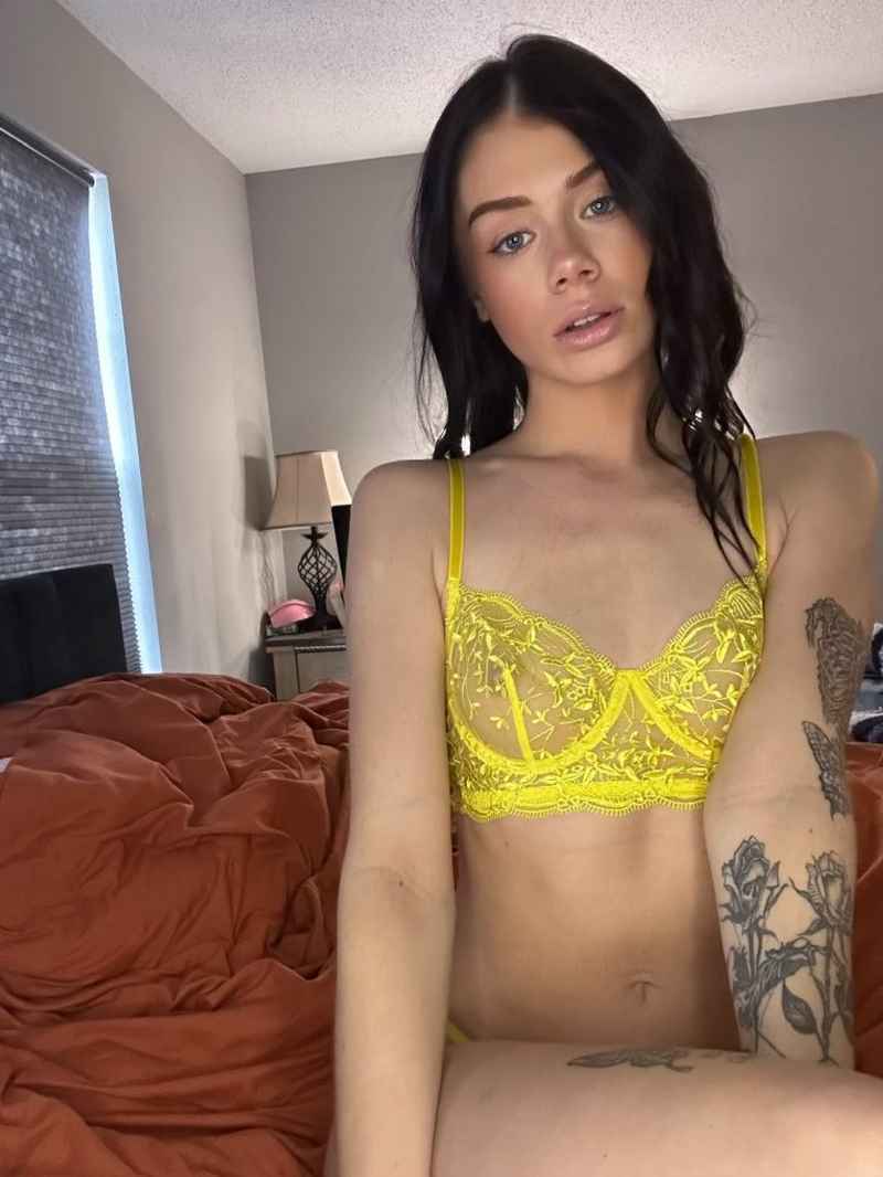 Tara - brunette