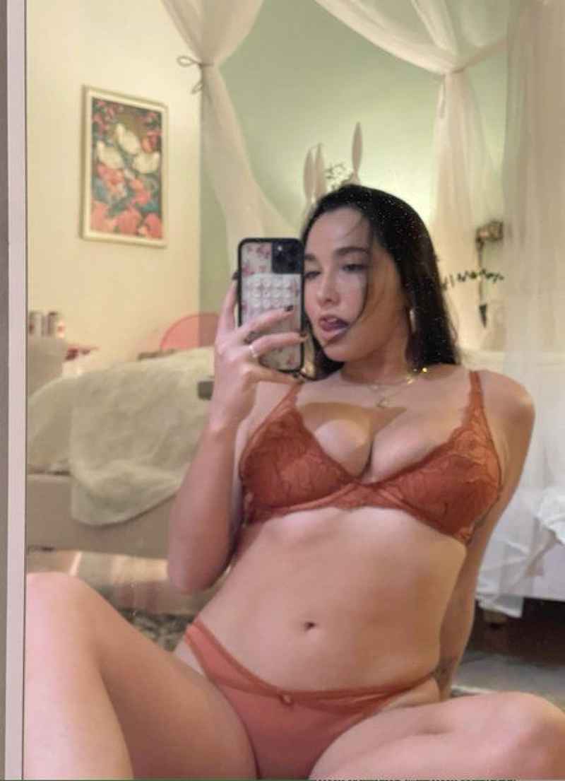 Julie - mature companion