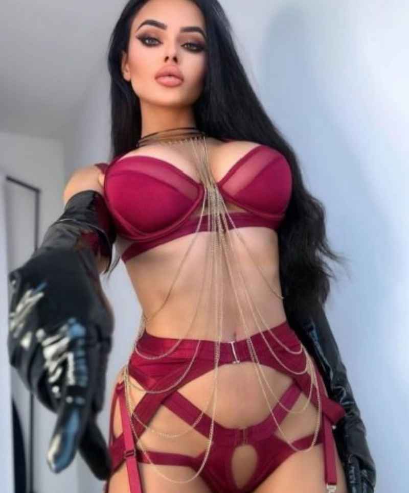 Claire - brunette