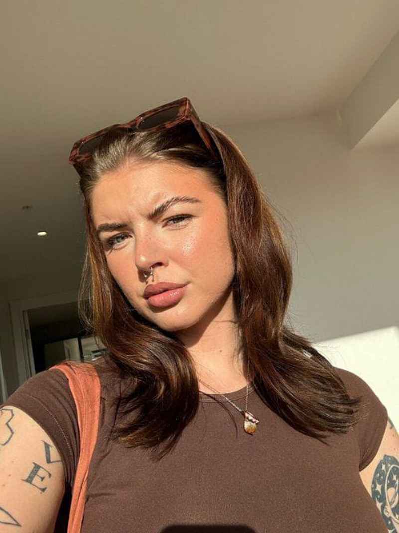 Cindy - brunette