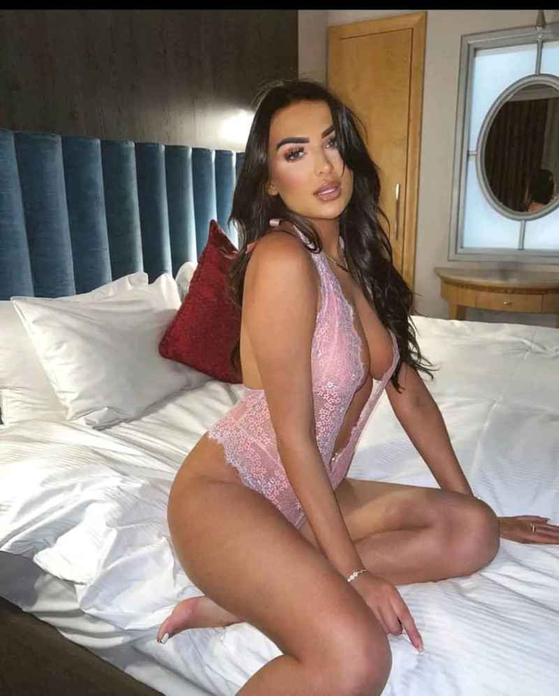 Christina - outcall available
