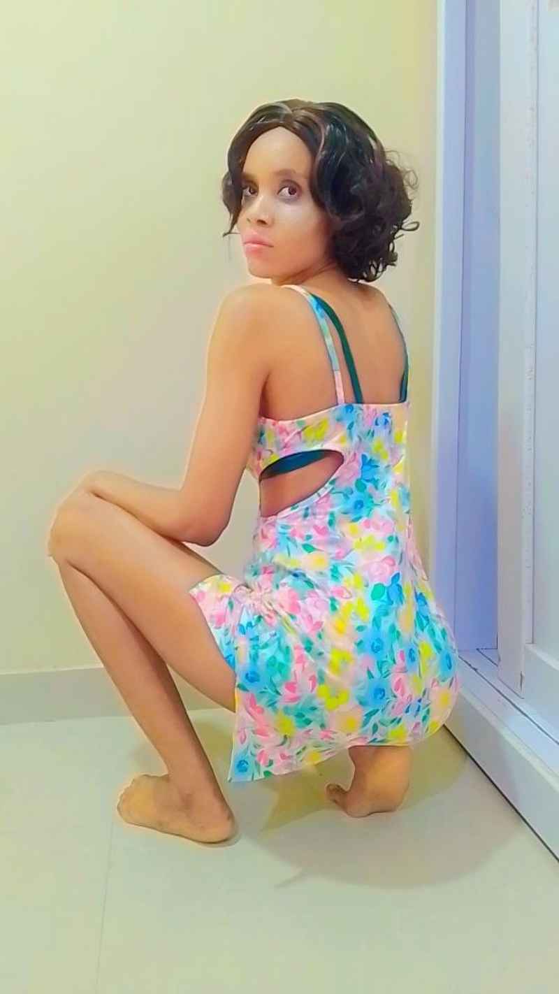 Genevieve - party girl