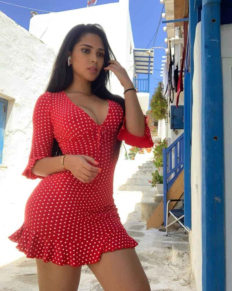 Tina - brunette