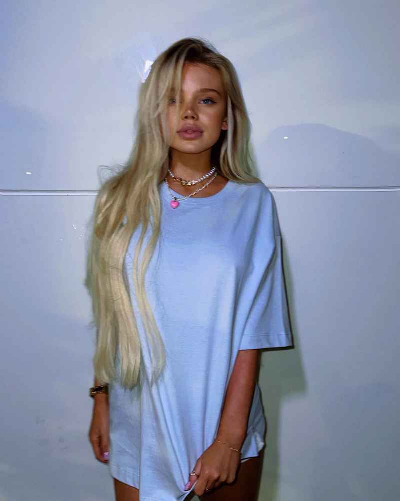 Amelia - local girl
