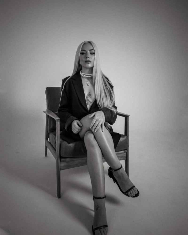 Ophelie - open minded