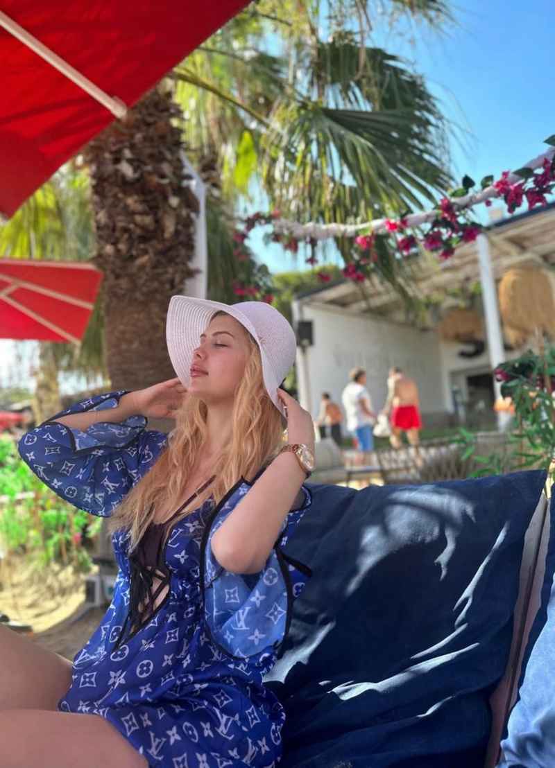 Gloria - outcall available