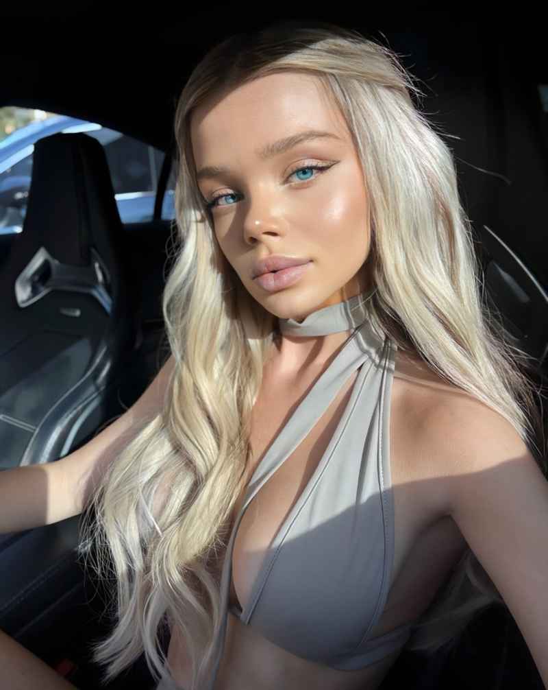 Mia - new in town