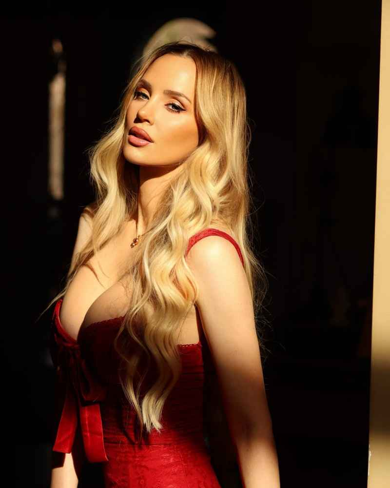 Maelle - mature companion