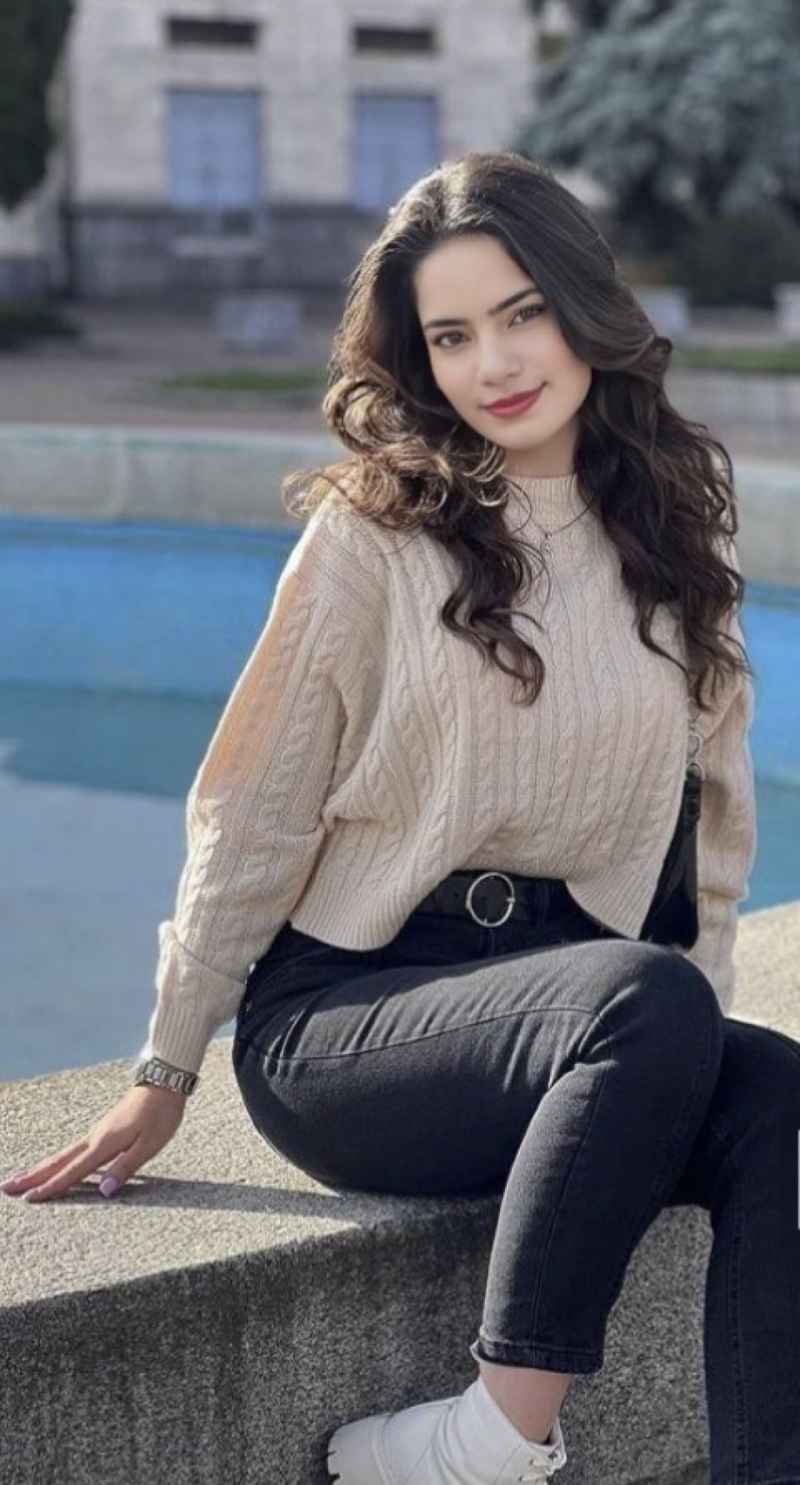 Emilie - brunette
