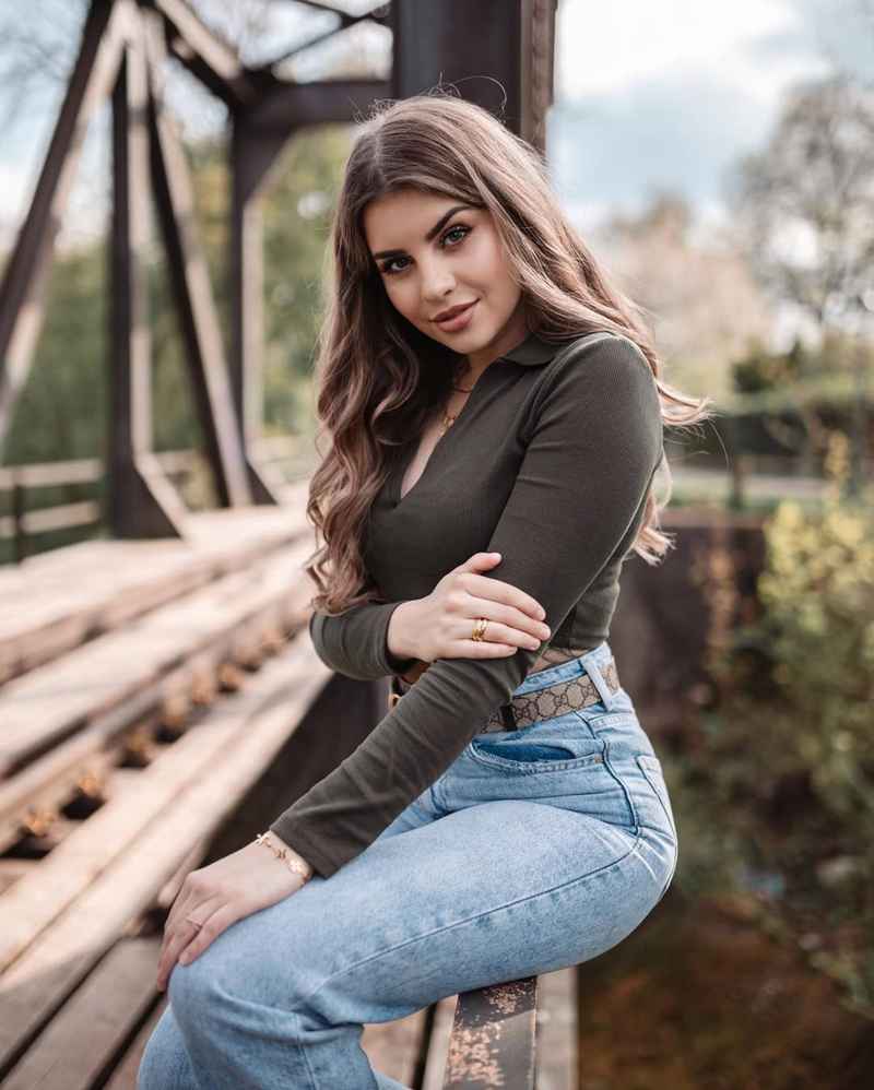 Gillian - high class