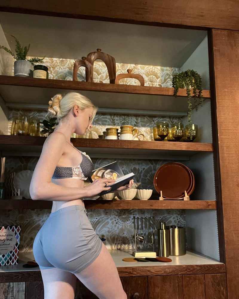 Gloria - open minded