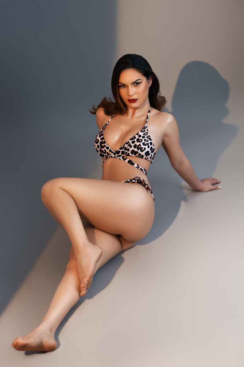 Estelle - curvy