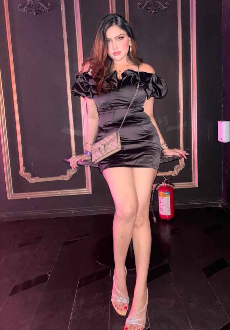 Tina - curvy