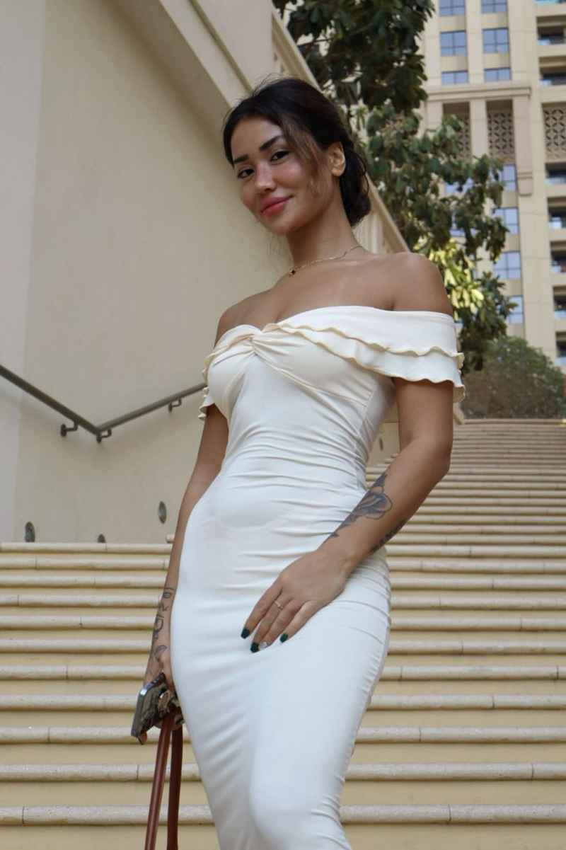 Laura - GFE