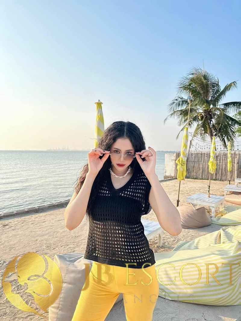 Penelope - brunette