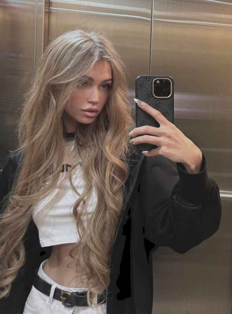 Noreen - brunette