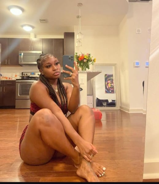 Noelle - mature companion