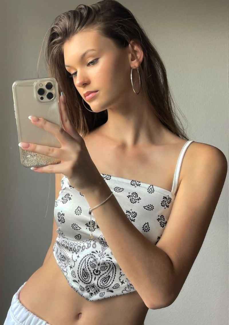 Abigail - curvy