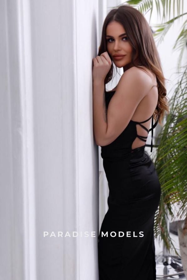Elodie - curvy
