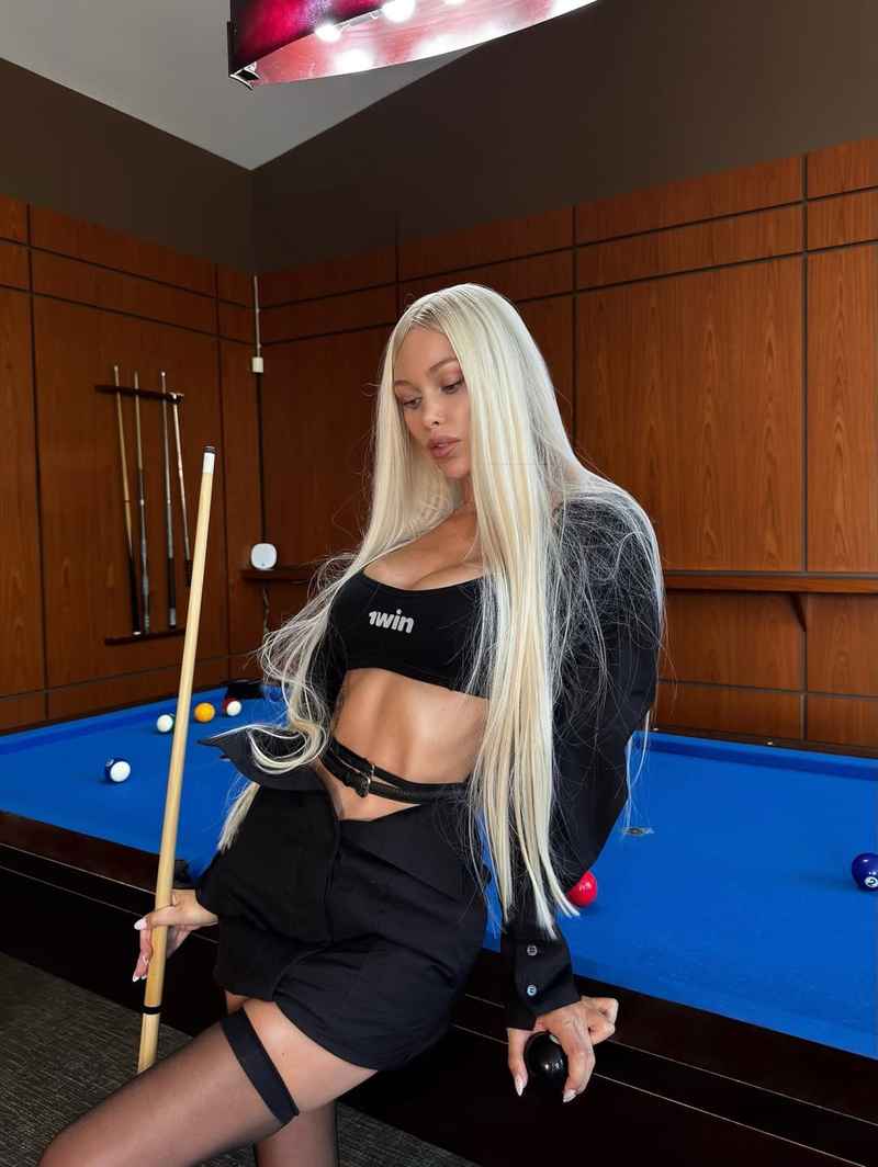 Cynthia - mature companion