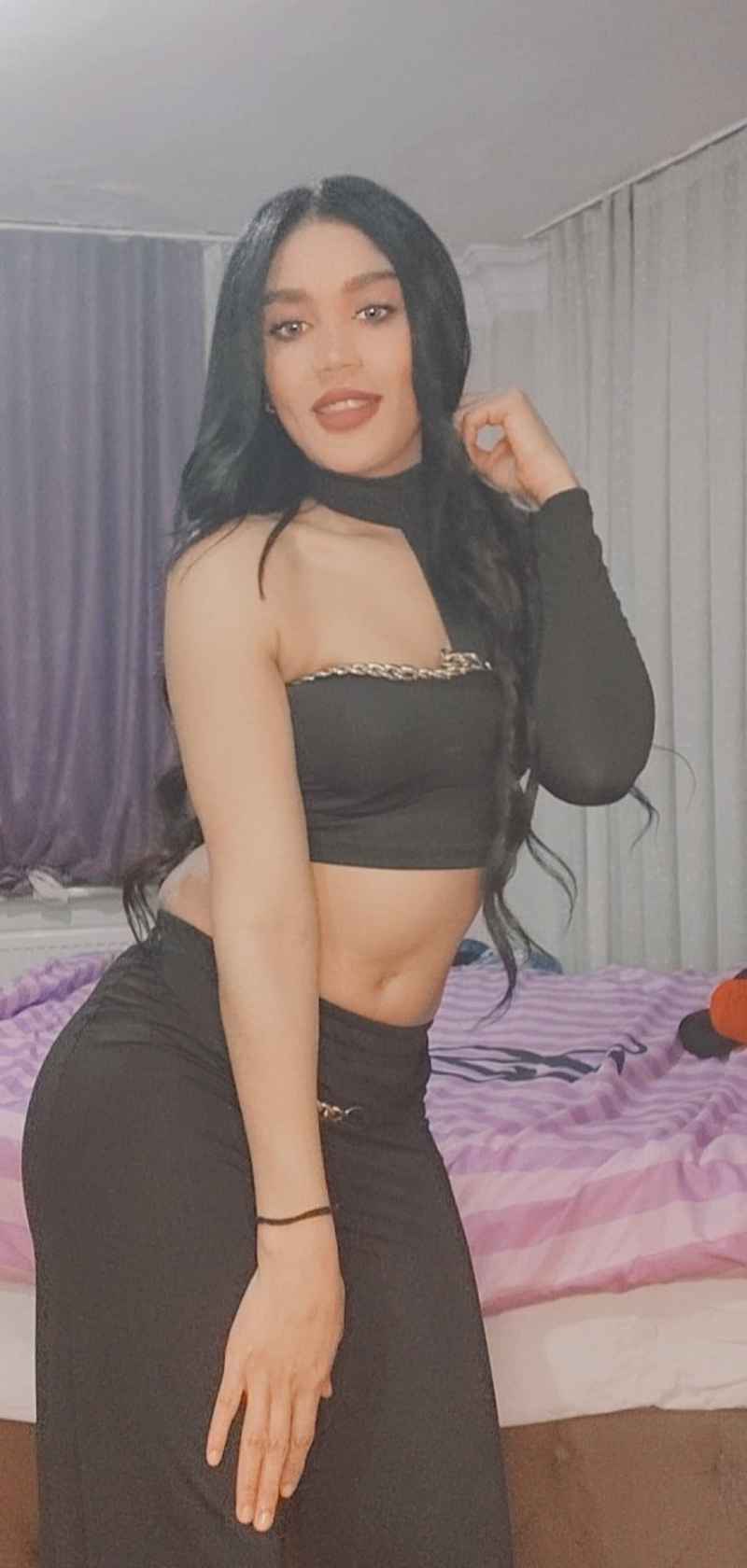 Isla - party girl