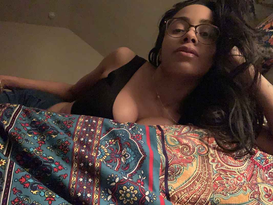 Emilie - outcall available