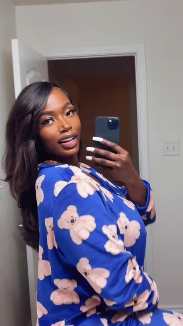 Violette - outcall available