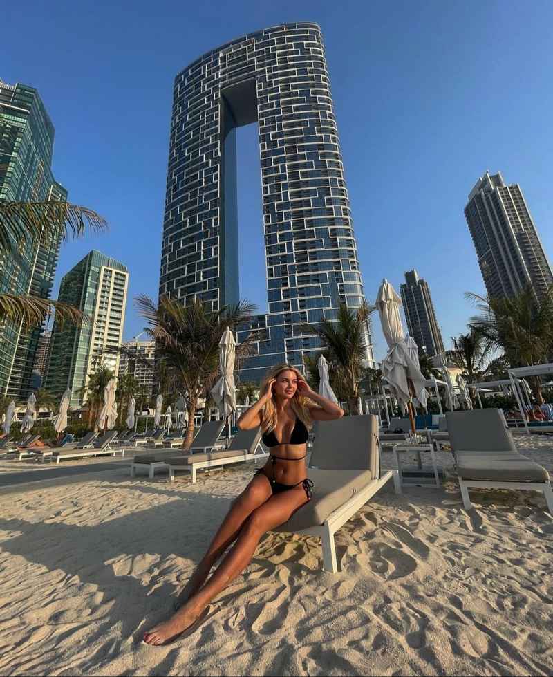 Antoinette - independent companion