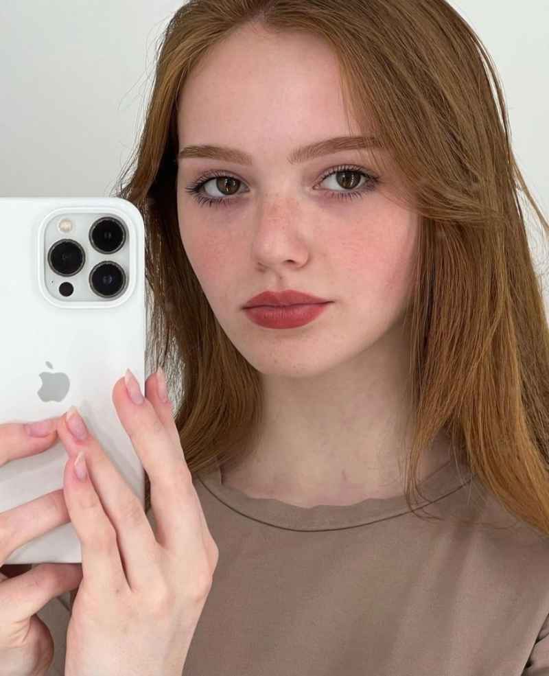 Rosemarie - brunette