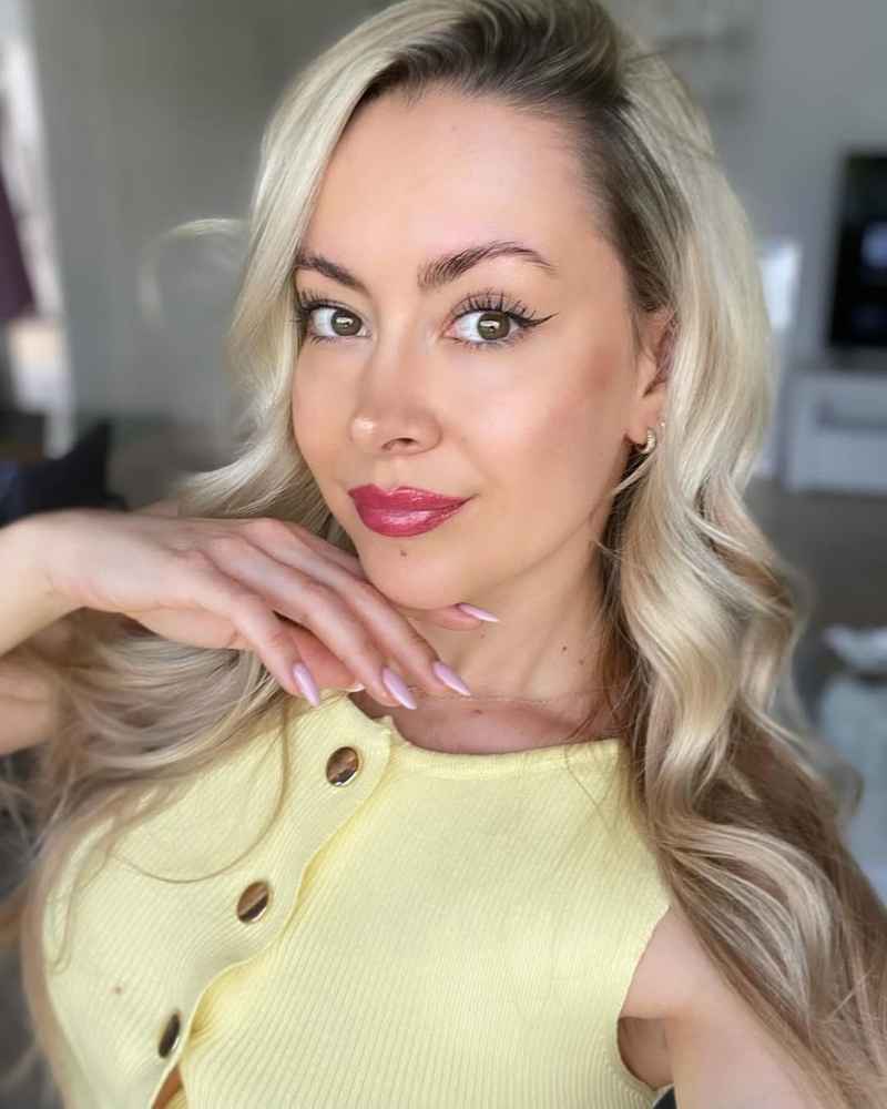 Eva - mature companion